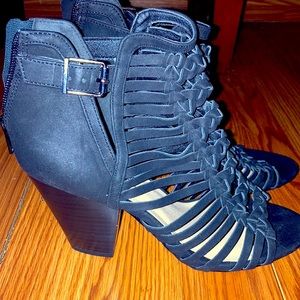 Shoe dazzle caged heel